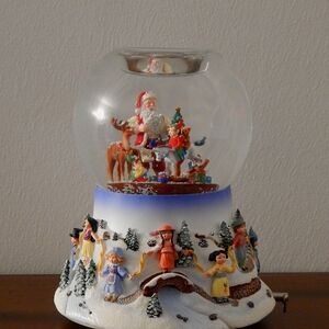 Santa At His Shop™ Tealight Globe